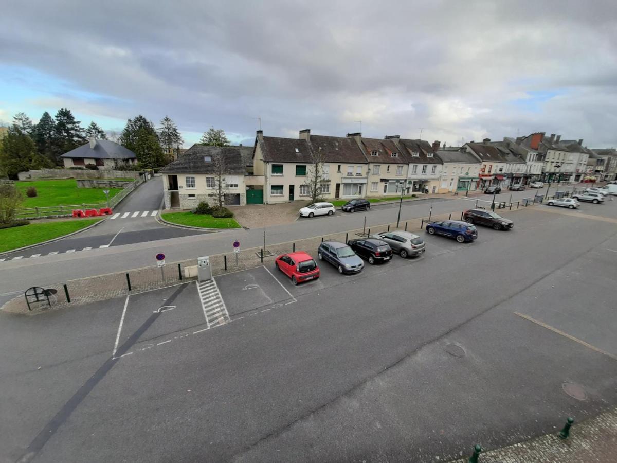 Le Deux Gaulle Apartamento Le Mêle-sur-Sarthe Exterior foto