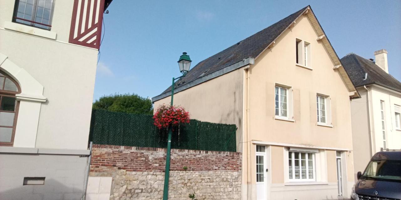 Le Deux Gaulle Apartamento Le Mêle-sur-Sarthe Exterior foto